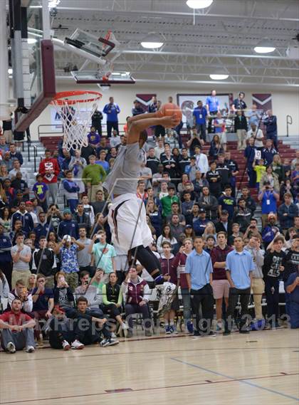 Thumbnail 1 in MaxPreps Holiday Classic Slam Dunk Contest photogallery.