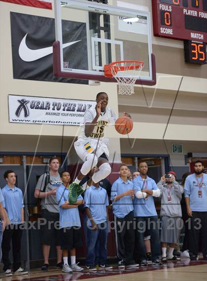 Thumbnail 1 in MaxPreps Holiday Classic Slam Dunk Contest photogallery.