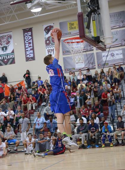 Thumbnail 1 in MaxPreps Holiday Classic Slam Dunk Contest photogallery.