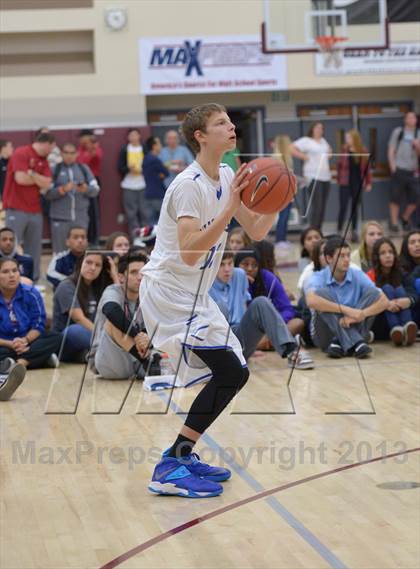 Thumbnail 2 in MaxPreps Holiday Classic Slam Dunk Contest photogallery.