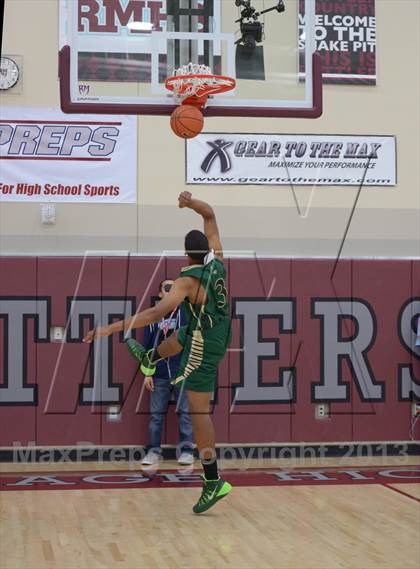 Thumbnail 2 in MaxPreps Holiday Classic Slam Dunk Contest photogallery.
