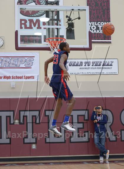 Thumbnail 2 in MaxPreps Holiday Classic Slam Dunk Contest photogallery.