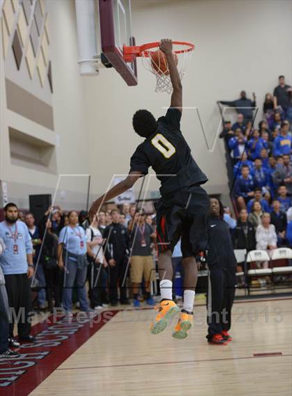Thumbnail 2 in MaxPreps Holiday Classic Slam Dunk Contest photogallery.