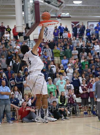 Thumbnail 2 in MaxPreps Holiday Classic Slam Dunk Contest photogallery.