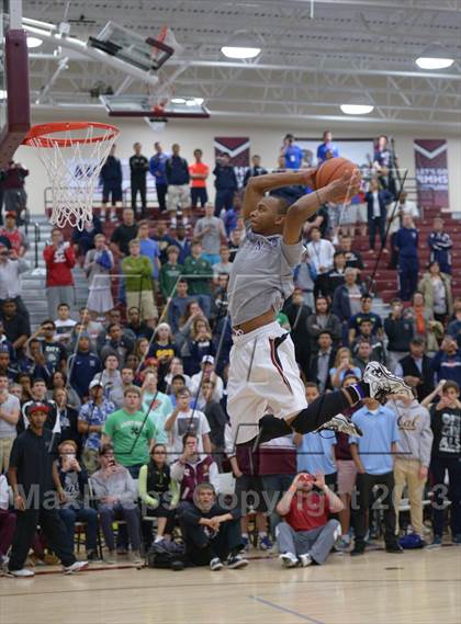 Thumbnail 1 in MaxPreps Holiday Classic Slam Dunk Contest photogallery.