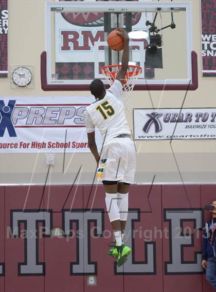 Thumbnail 2 in MaxPreps Holiday Classic Slam Dunk Contest photogallery.