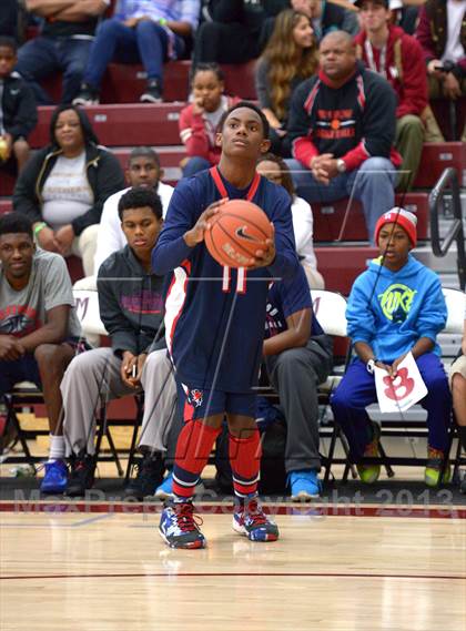 Thumbnail 3 in MaxPreps Holiday Classic Slam Dunk Contest photogallery.