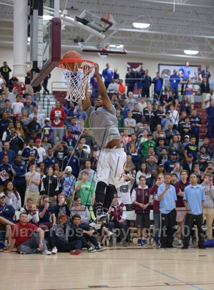Thumbnail 3 in MaxPreps Holiday Classic Slam Dunk Contest photogallery.