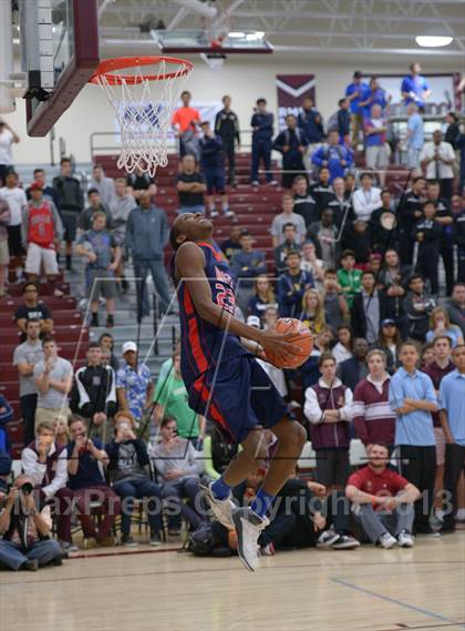 Thumbnail 1 in MaxPreps Holiday Classic Slam Dunk Contest photogallery.