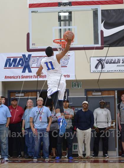 Thumbnail 1 in MaxPreps Holiday Classic Slam Dunk Contest photogallery.