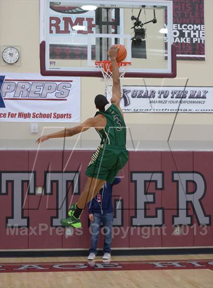 Thumbnail 1 in MaxPreps Holiday Classic Slam Dunk Contest photogallery.