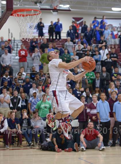Thumbnail 1 in MaxPreps Holiday Classic Slam Dunk Contest photogallery.