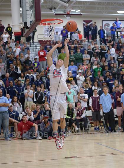 Thumbnail 1 in MaxPreps Holiday Classic Slam Dunk Contest photogallery.