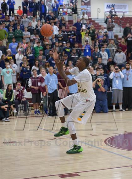 Thumbnail 3 in MaxPreps Holiday Classic Slam Dunk Contest photogallery.