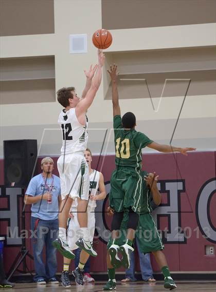 Thumbnail 2 in MaxPreps Holiday Classic Slam Dunk Contest photogallery.
