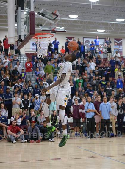 Thumbnail 1 in MaxPreps Holiday Classic Slam Dunk Contest photogallery.