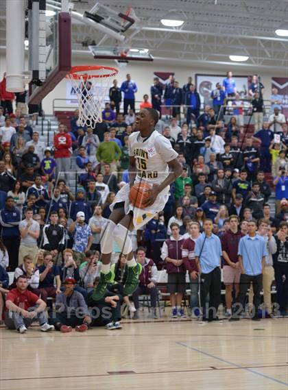 Thumbnail 2 in MaxPreps Holiday Classic Slam Dunk Contest photogallery.