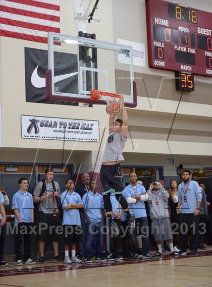 Thumbnail 3 in MaxPreps Holiday Classic Slam Dunk Contest photogallery.
