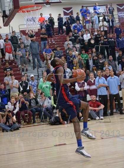Thumbnail 3 in MaxPreps Holiday Classic Slam Dunk Contest photogallery.