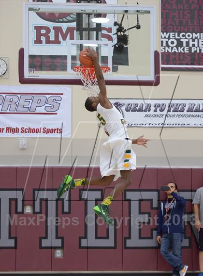 Thumbnail 1 in MaxPreps Holiday Classic Slam Dunk Contest photogallery.
