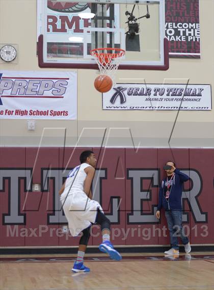Thumbnail 3 in MaxPreps Holiday Classic Slam Dunk Contest photogallery.