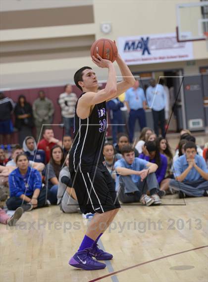 Thumbnail 1 in MaxPreps Holiday Classic Slam Dunk Contest photogallery.