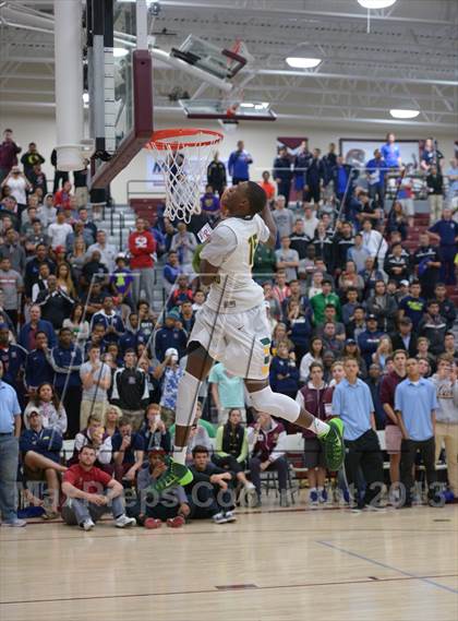 Thumbnail 2 in MaxPreps Holiday Classic Slam Dunk Contest photogallery.