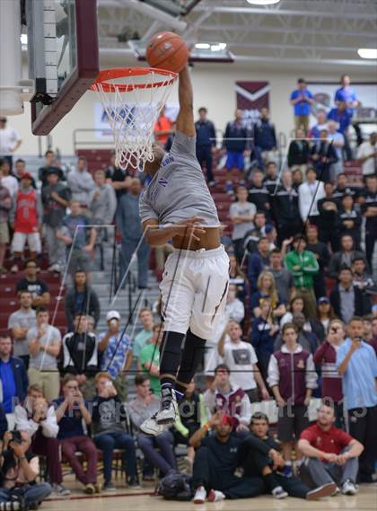 Thumbnail 1 in MaxPreps Holiday Classic Slam Dunk Contest photogallery.
