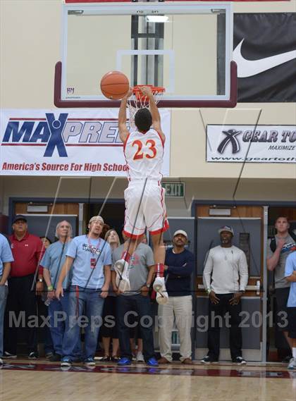 Thumbnail 1 in MaxPreps Holiday Classic Slam Dunk Contest photogallery.