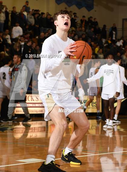 Thumbnail 3 in Mater Dei vs. Jesuit (Les Schwab Invitational) photogallery.