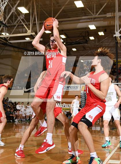 Thumbnail 1 in Mater Dei vs. Jesuit (Les Schwab Invitational) photogallery.