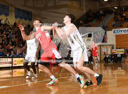 Thumbnail 2 in Mater Dei vs. Jesuit (Les Schwab Invitational) photogallery.