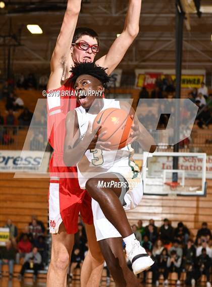 Thumbnail 3 in Mater Dei vs. Jesuit (Les Schwab Invitational) photogallery.