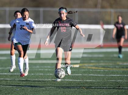 Thumbnail 2 in Athens vs. Fairfield Union (OHSAA D3 District Final) photogallery.