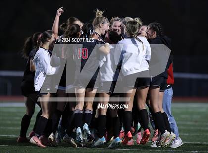Thumbnail 3 in Athens vs. Fairfield Union (OHSAA D3 District Final) photogallery.