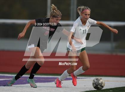Thumbnail 3 in Athens vs. Fairfield Union (OHSAA D3 District Final) photogallery.