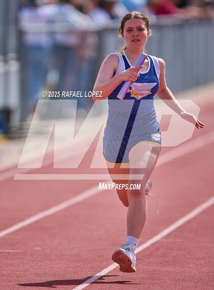 Thumbnail 3 in Rosehill Eagle Relays (4x200M) photogallery.