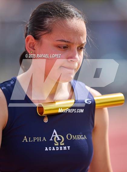 Thumbnail 1 in Rosehill Eagle Relays (4x200M) photogallery.