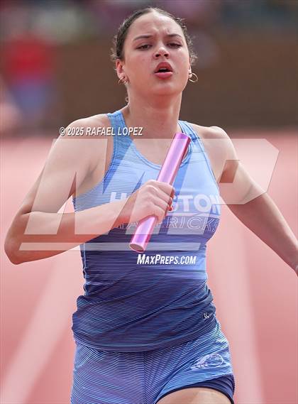 Thumbnail 3 in Rosehill Eagle Relays (4x200M) photogallery.
