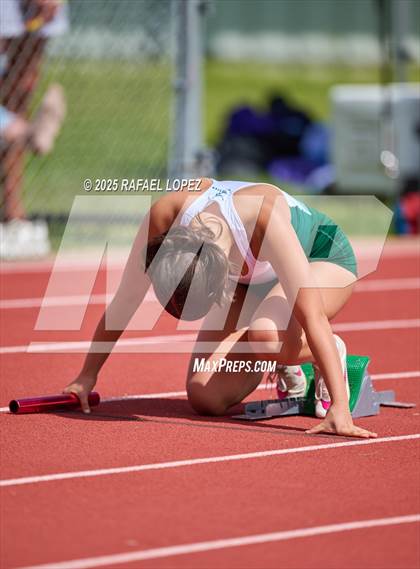 Thumbnail 2 in Rosehill Eagle Relays (4x200M) photogallery.