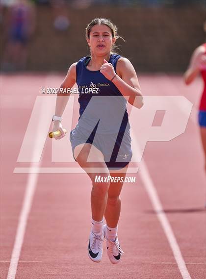 Thumbnail 1 in Rosehill Eagle Relays (4x200M) photogallery.