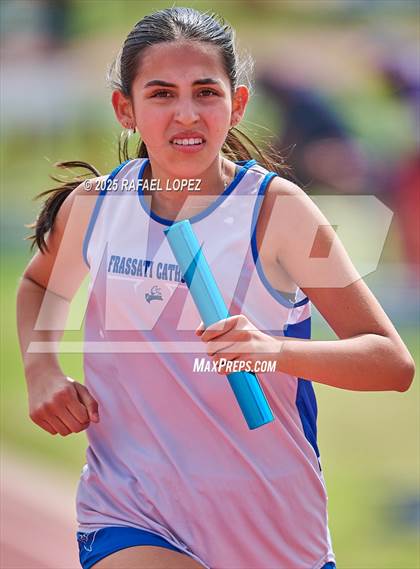 Thumbnail 2 in Rosehill Eagle Relays (4x200M) photogallery.