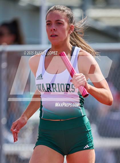 Thumbnail 2 in Rosehill Eagle Relays (4x200M) photogallery.