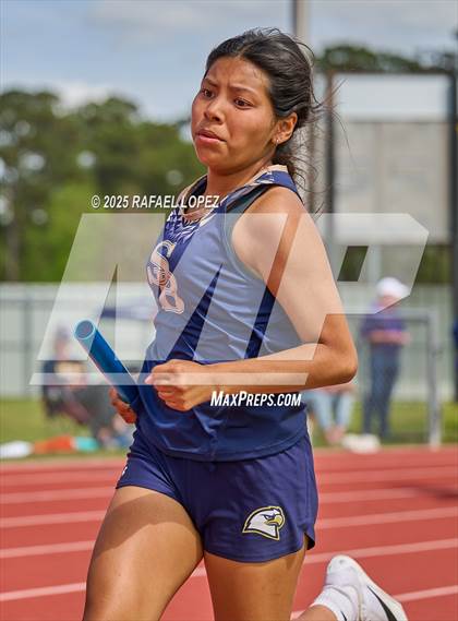 Thumbnail 1 in Rosehill Eagle Relays (4x200M) photogallery.