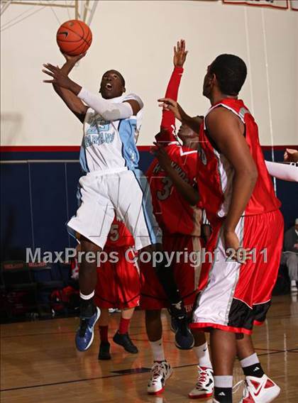 Thumbnail 2 in Sylmar vs. Hollywood (Bell-Jeff Holiday Classic) photogallery.