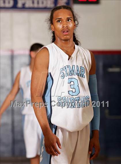Thumbnail 2 in Sylmar vs. Hollywood (Bell-Jeff Holiday Classic) photogallery.