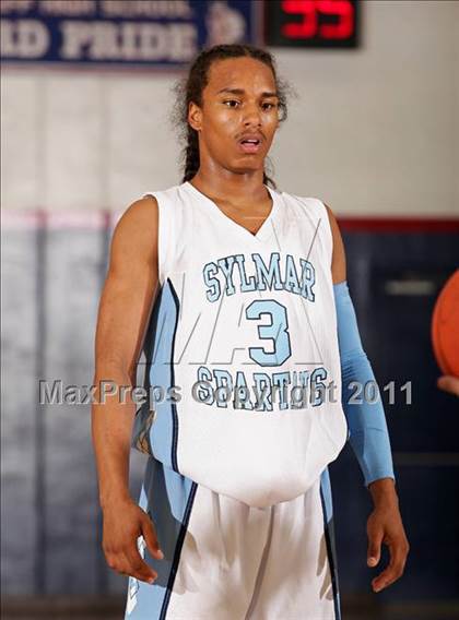Thumbnail 1 in Sylmar vs. Hollywood (Bell-Jeff Holiday Classic) photogallery.