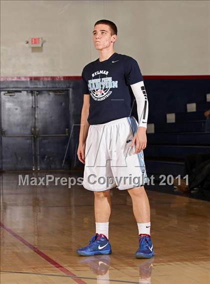 Thumbnail 2 in Sylmar vs. Hollywood (Bell-Jeff Holiday Classic) photogallery.