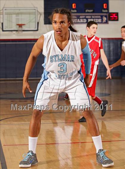 Thumbnail 1 in Sylmar vs. Hollywood (Bell-Jeff Holiday Classic) photogallery.