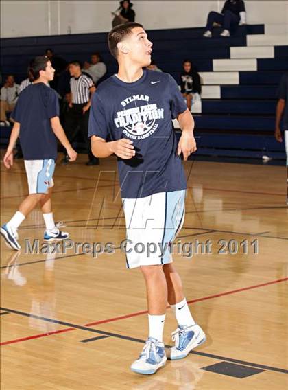 Thumbnail 2 in Sylmar vs. Hollywood (Bell-Jeff Holiday Classic) photogallery.